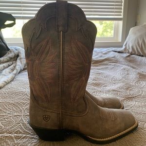 Women’s ariat boots